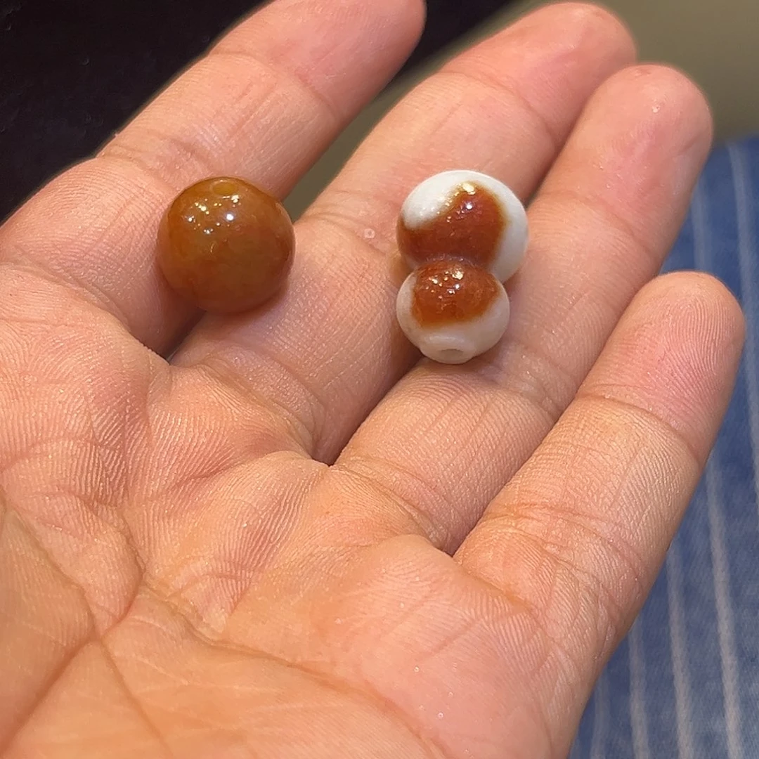 翡翠散珠大****?红翡三通和顶珠