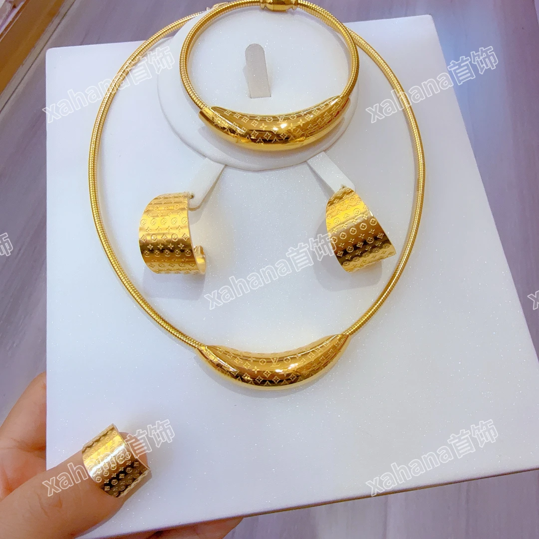 钛钢亚克力项链 新款精美时尚钛钢四件套首饰气质欧美百搭饰品