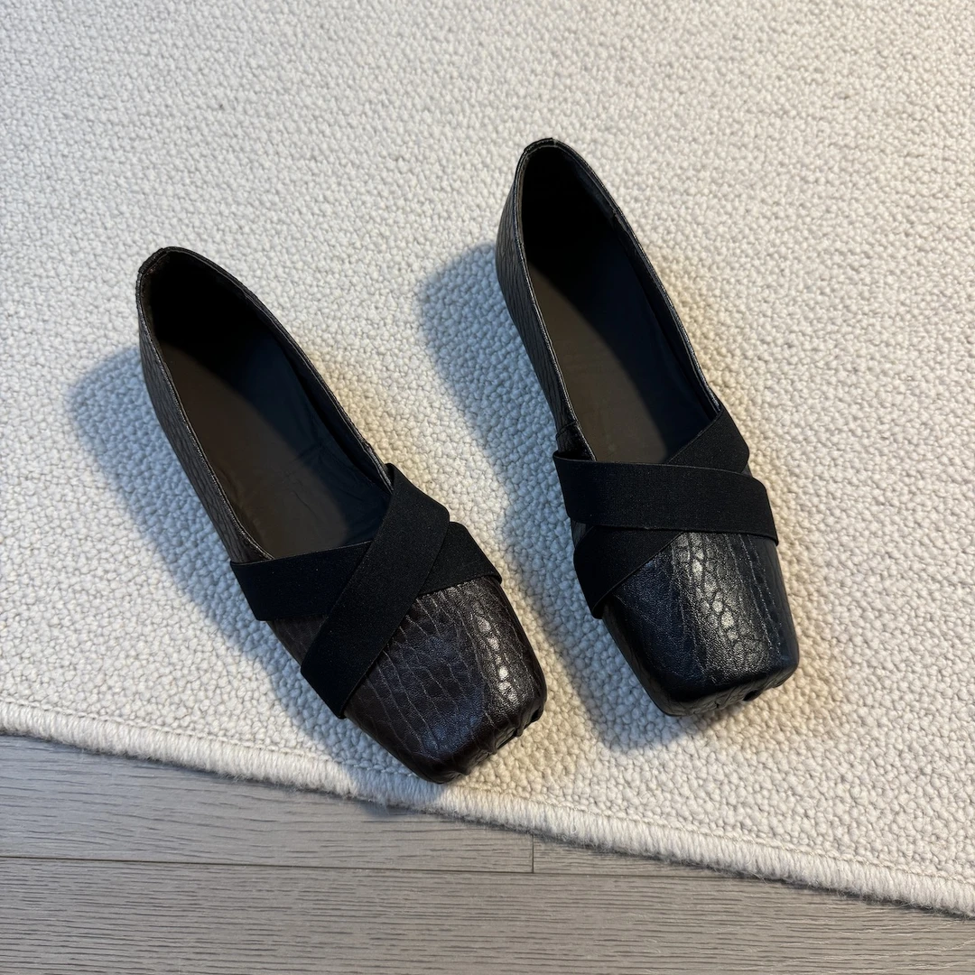 六也「秀气芭蕾」 极简复古交叉带大象纹设计低跟浅口单鞋女L1013