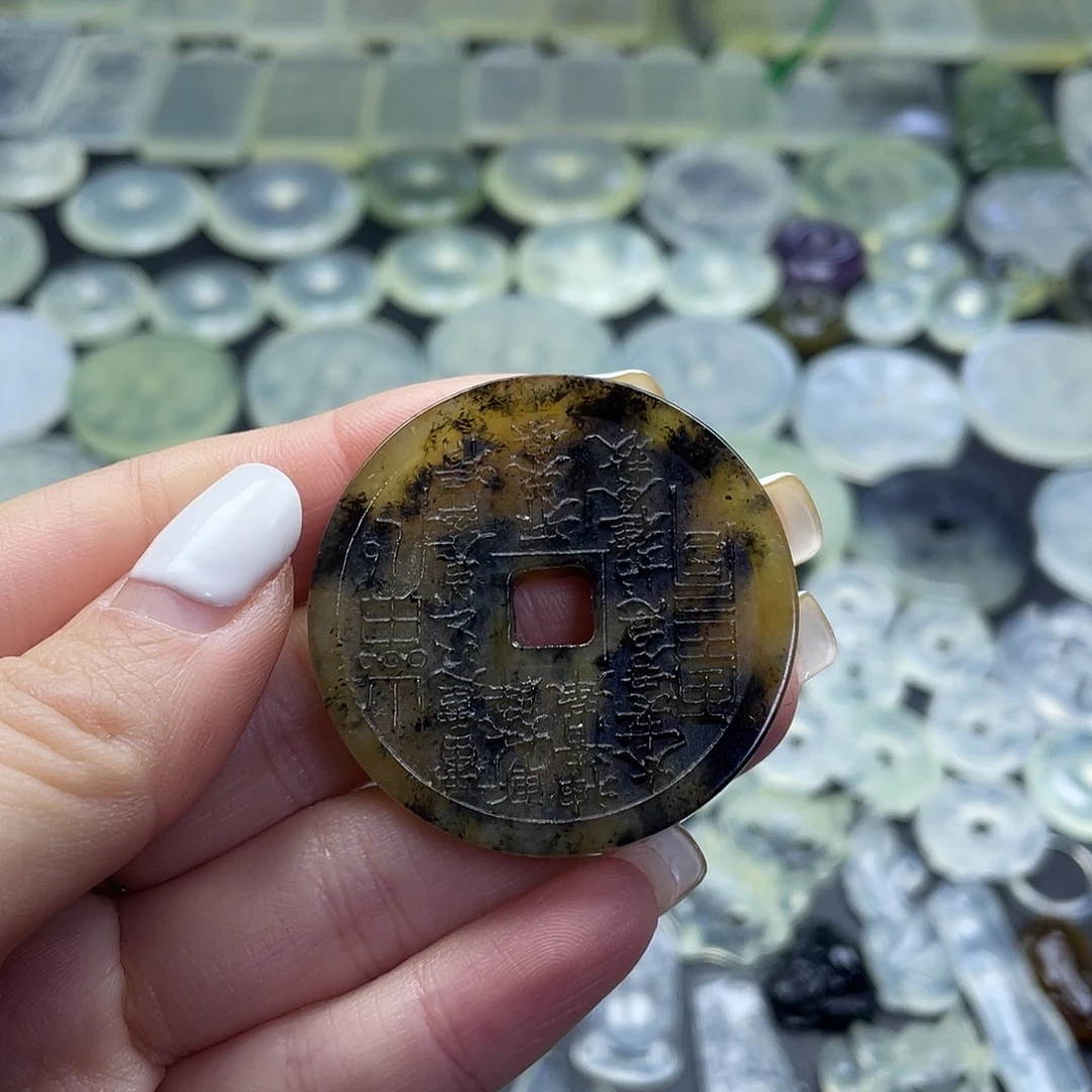 岫玉未镶嵌项圈山鬼