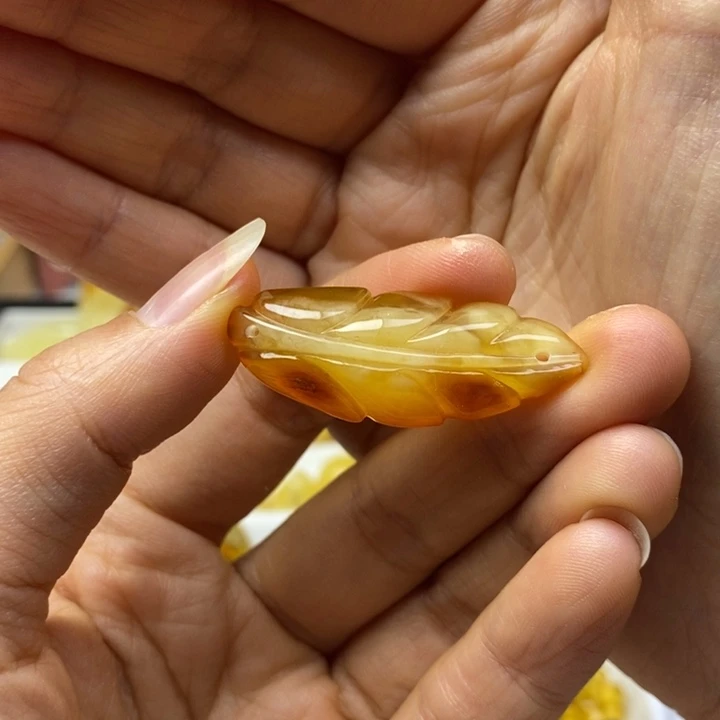 蜜蜡未镶嵌裸石微瑕