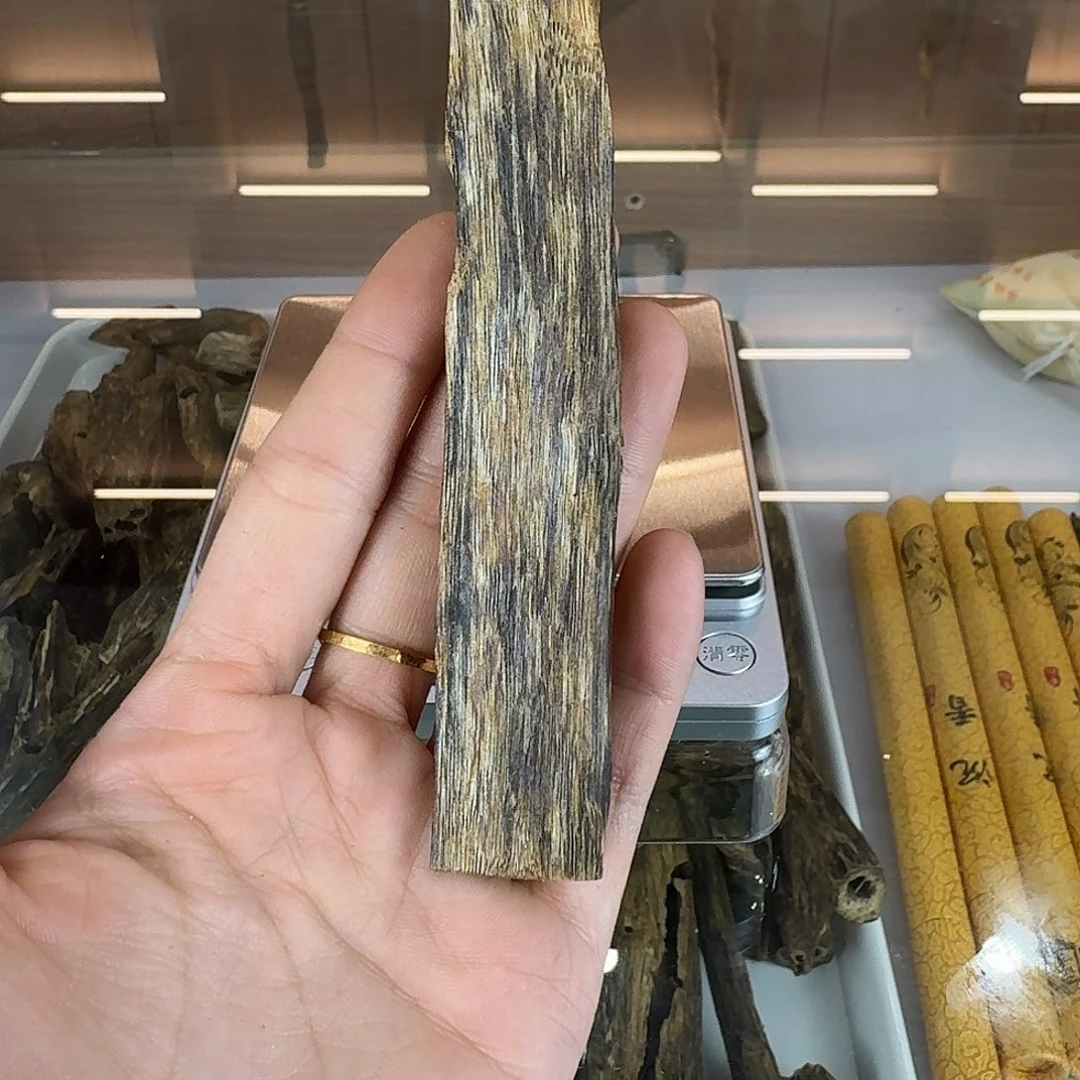 线香绿奇楠虫漏白棋11克