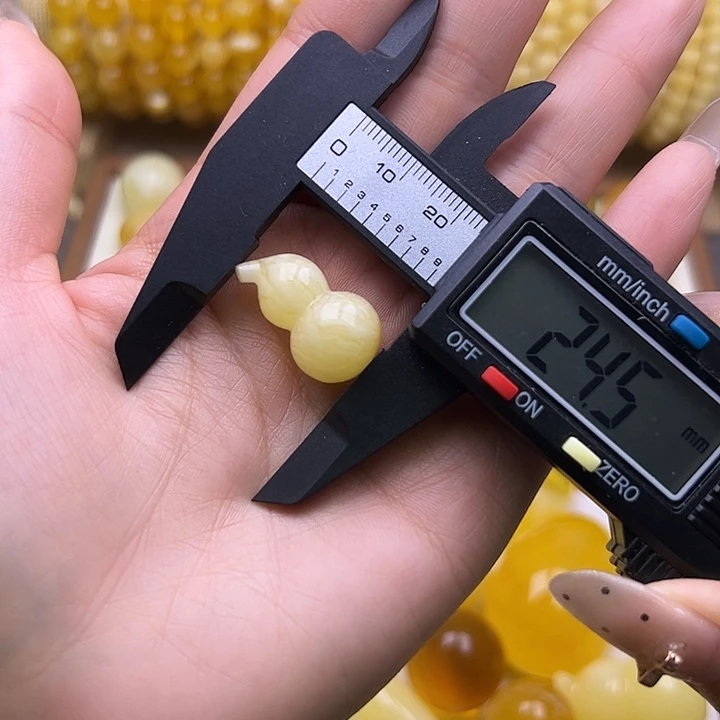 琥珀未镶嵌裸石浓蜡虎皮妖花