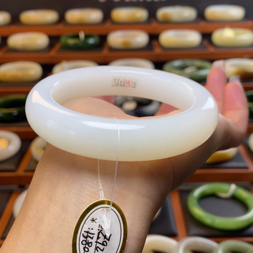 和田玉未镶嵌手镯58圈