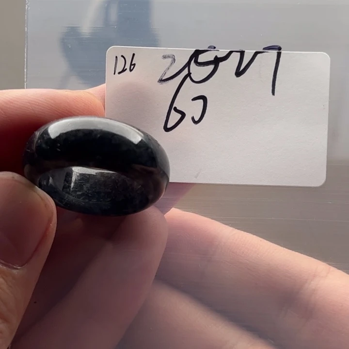 翡翠戒指未镶嵌明天