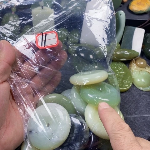 未镶嵌蛇纹石玉手链
