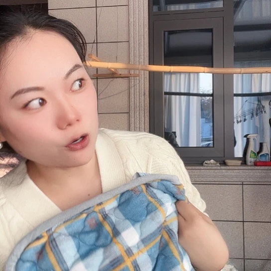 羊驼毛蓝色格子床笠150+200