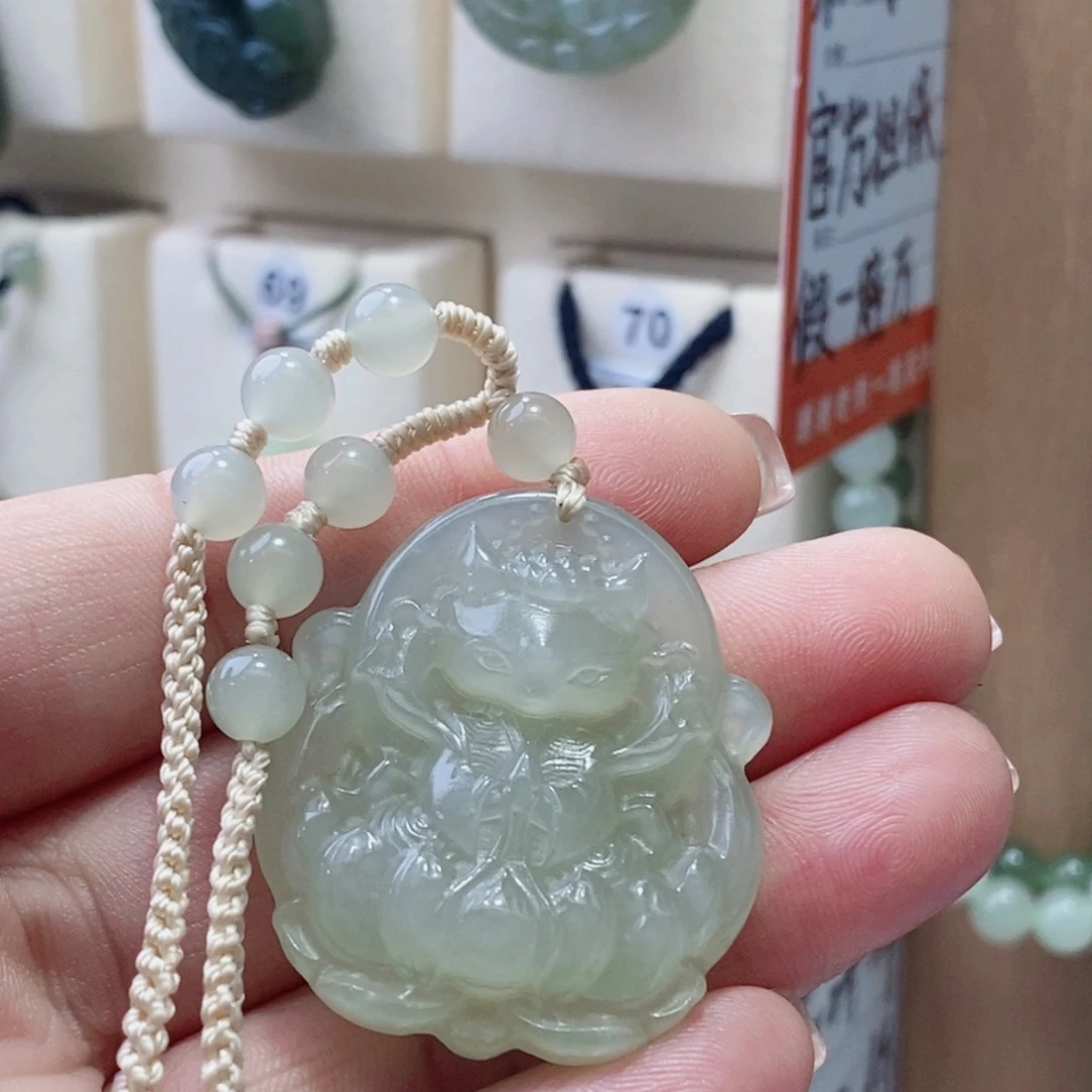 光***明和田玉未镶嵌颈饰