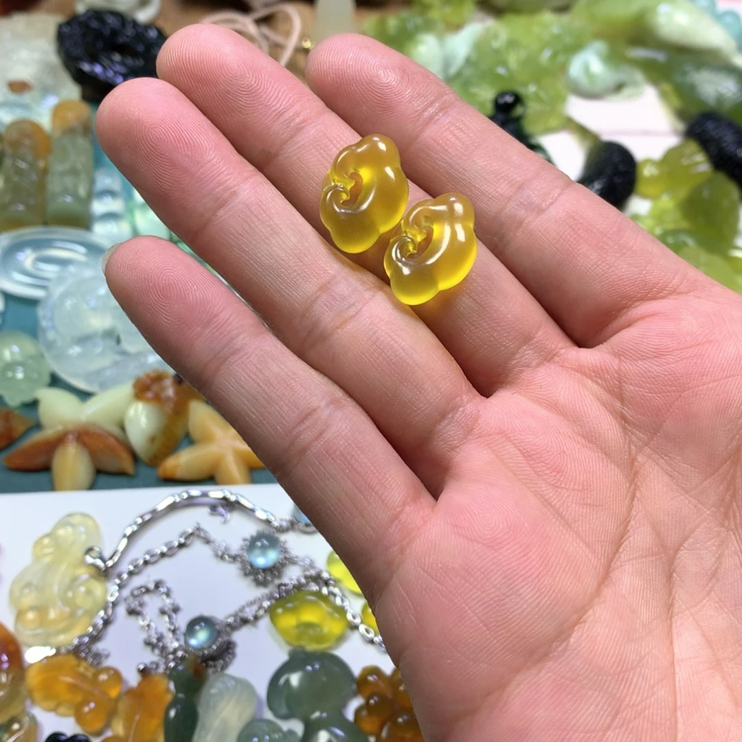 岫玉颈饰未镶嵌祥云锁一对