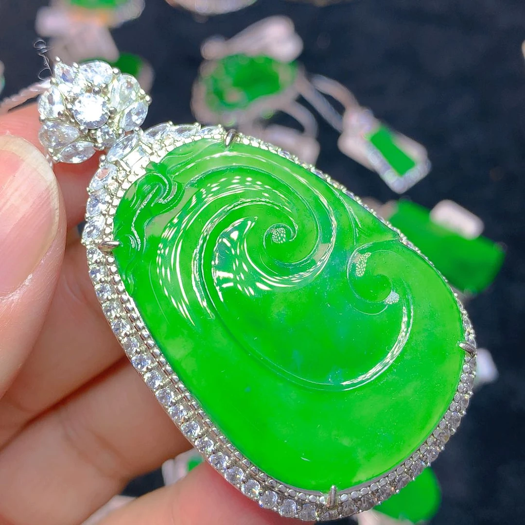 颈饰银S925镶嵌翡翠