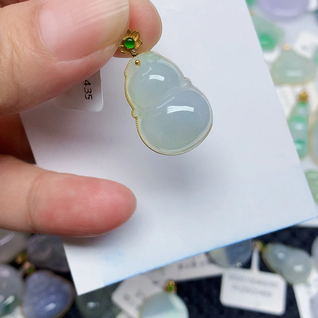 翡翠18K金镶嵌颈饰4567899