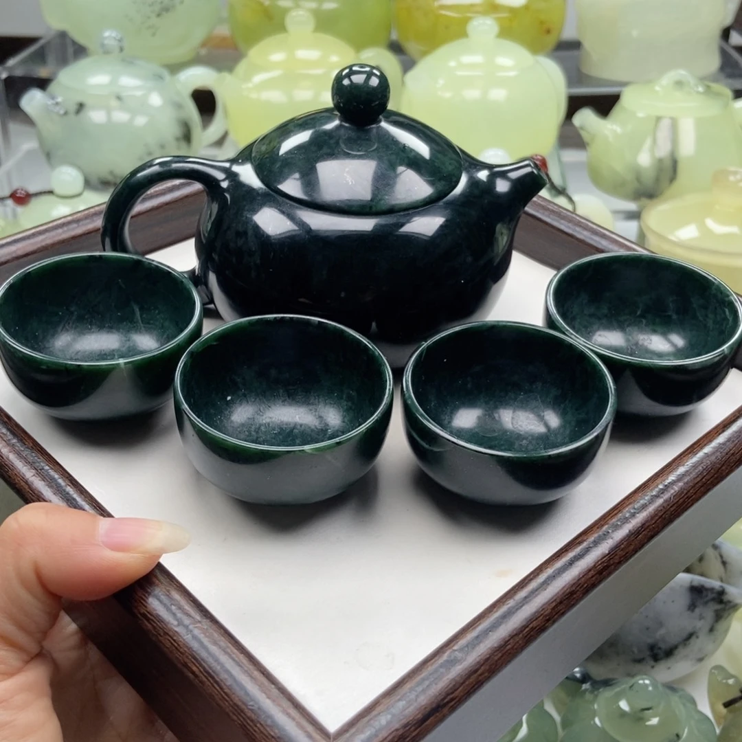 蛇纹石玉未镶嵌壶