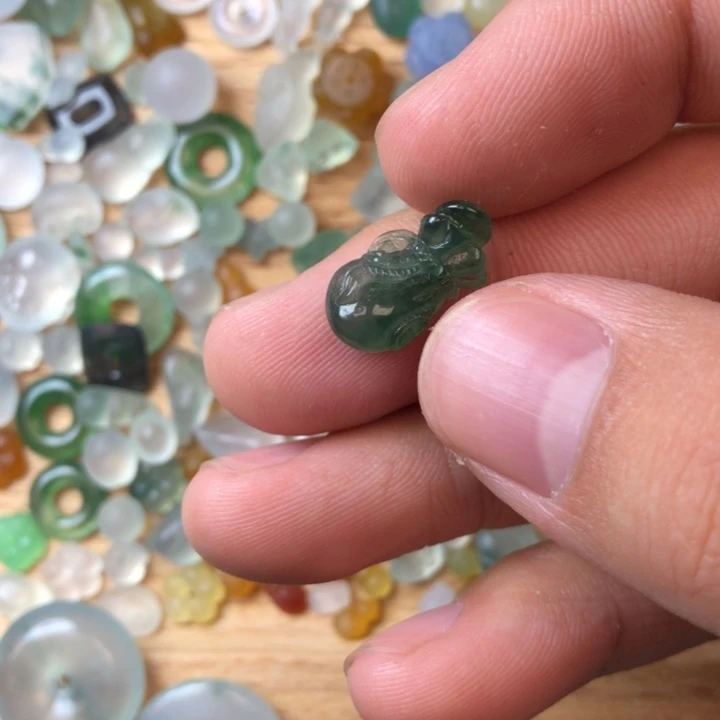 定制翡翠未镶嵌挂件