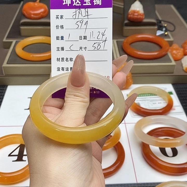 执***㊣石英质玉（黄龙玉）未镶嵌手镯