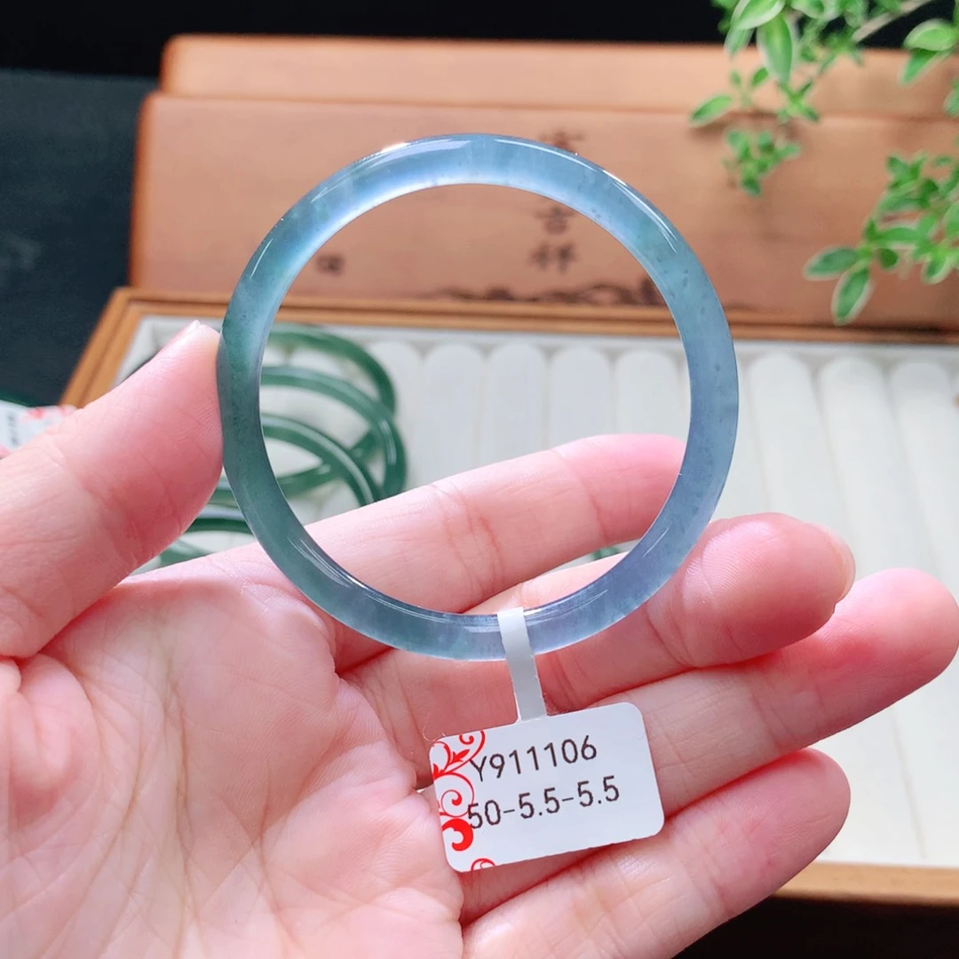 未镶嵌手镯（圆镯）翡翠