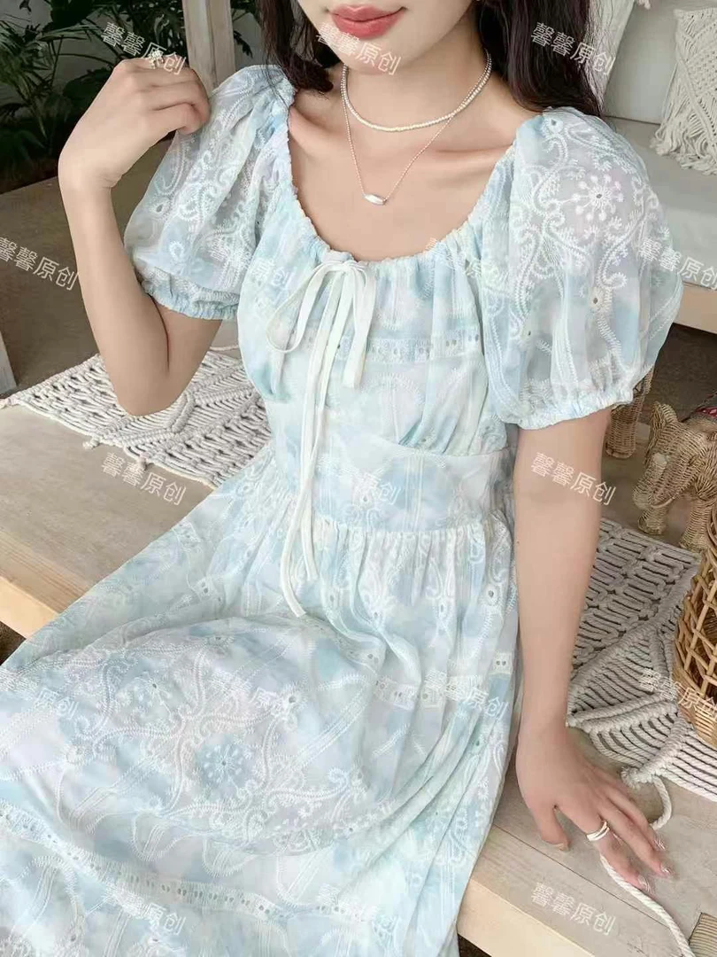 碎花褶皱夏季连衣裙复古蓝碎花裙气质方领时尚蕾丝