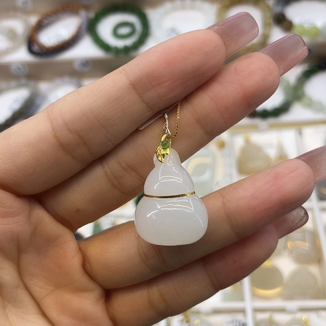 和田玉18K金镶嵌吊坠(赠链)