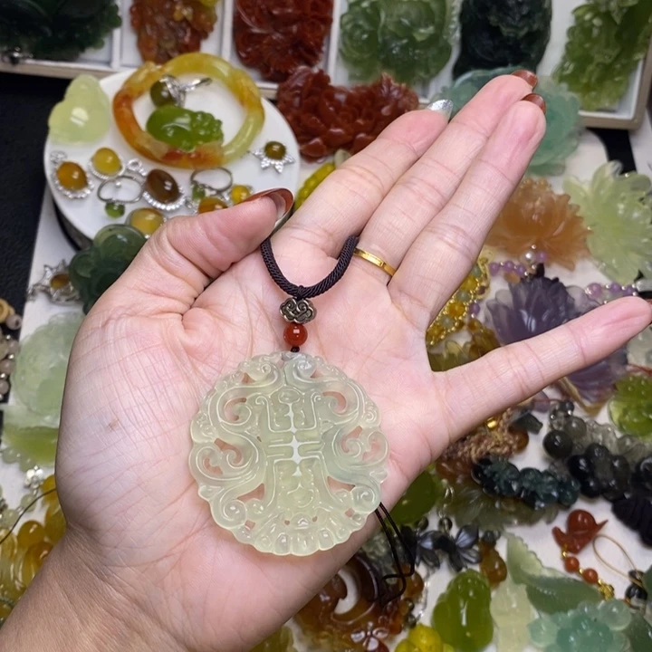 蛇纹石玉未镶嵌颈饰