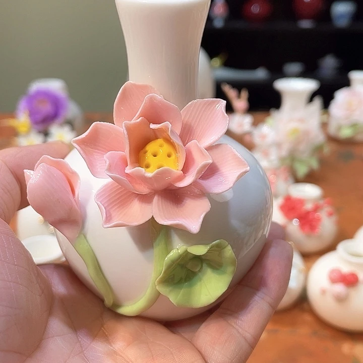 手工陶瓷精致摆件