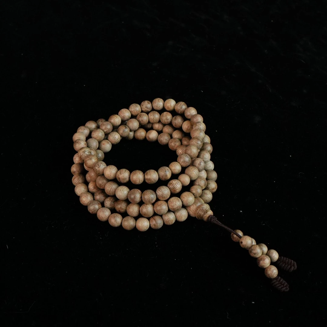 4976 文莱沉香软丝兰花结念珠 0.65cm  9.23g
