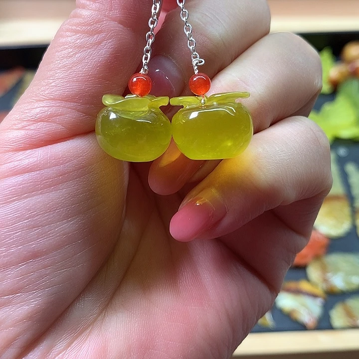 未镶嵌蛇纹石玉耳饰