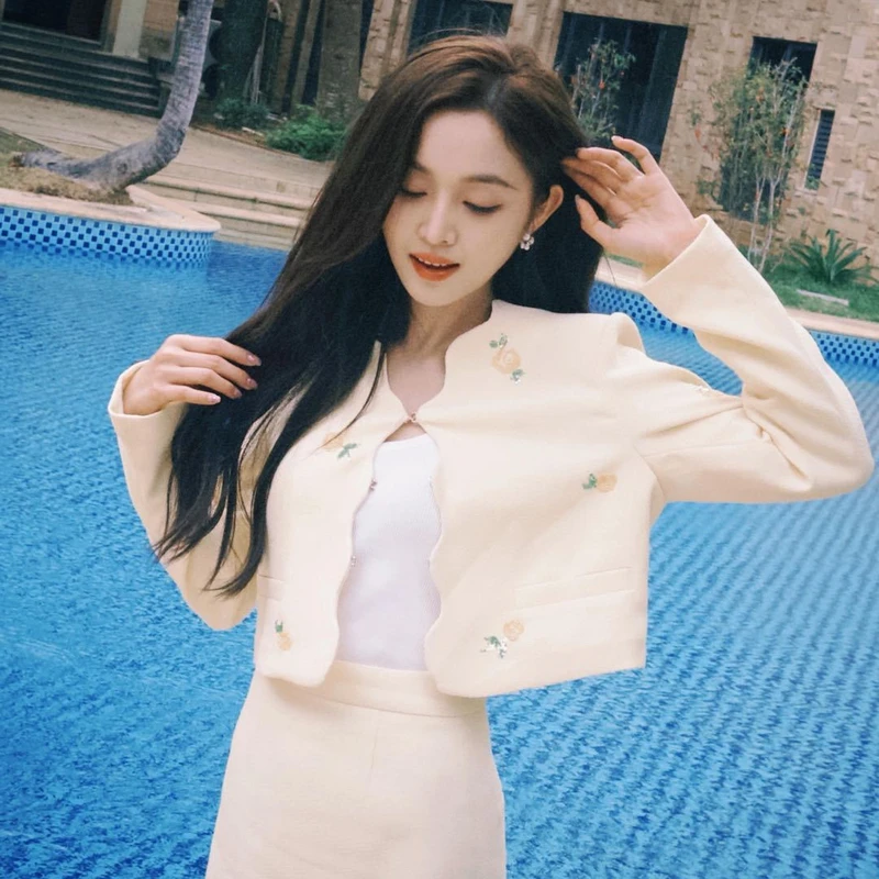 吴宣仪同款 MISSCOCOON可可尼小香风套装2025春新款刺绣短款外套