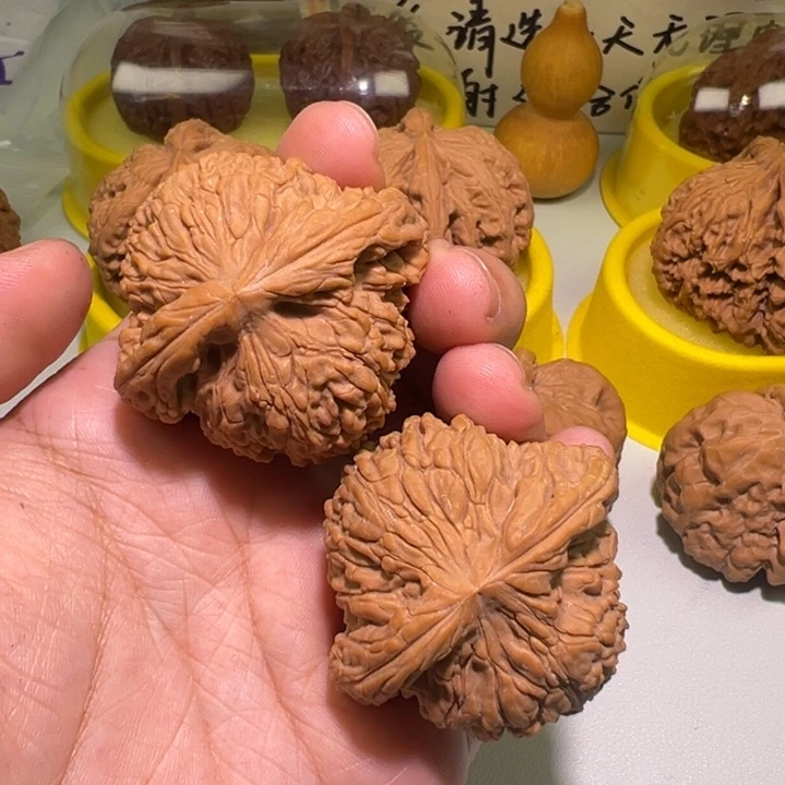 一***间把件文玩核桃南疆石