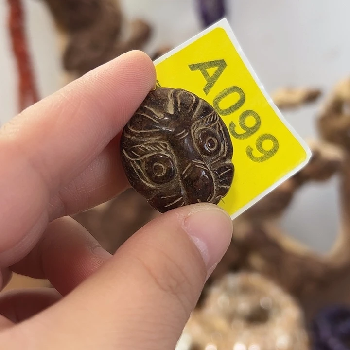 颈饰未镶嵌和田玉（糖玉）