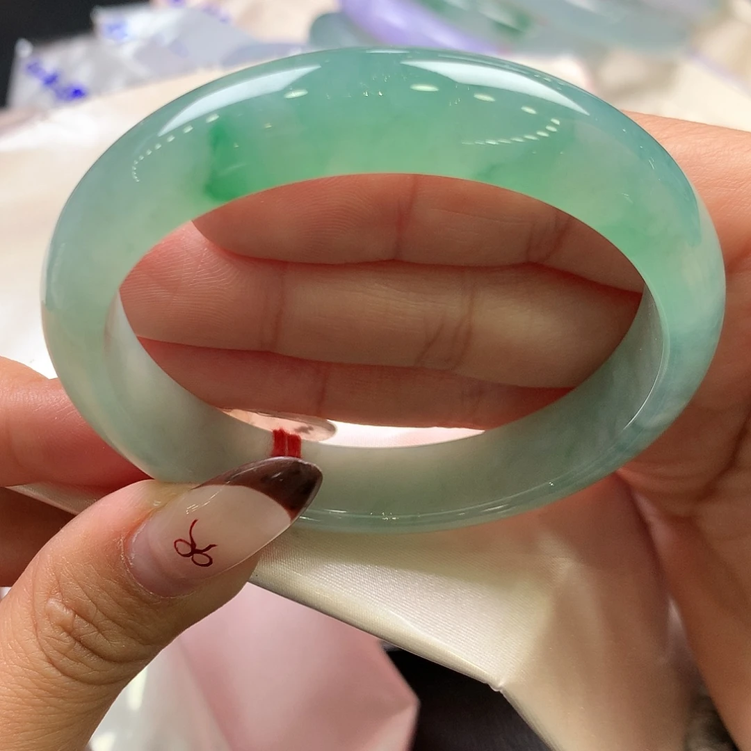 翡翠未镶嵌手镯60号 完美