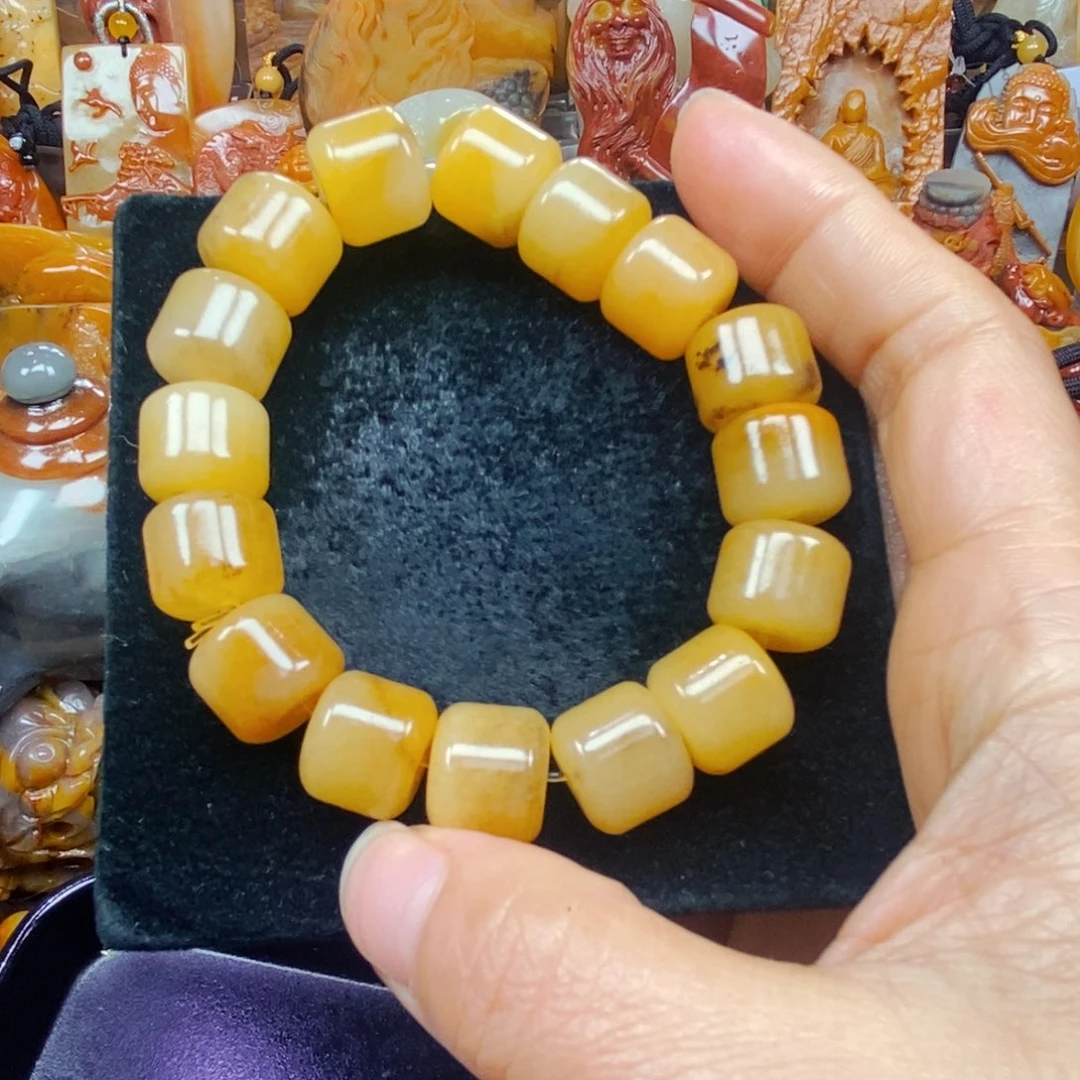 未镶嵌石英质玉（黄龙玉）颈饰