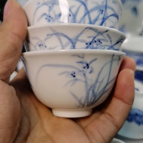 新***哥景德镇陶瓷青花兰花撇口杯