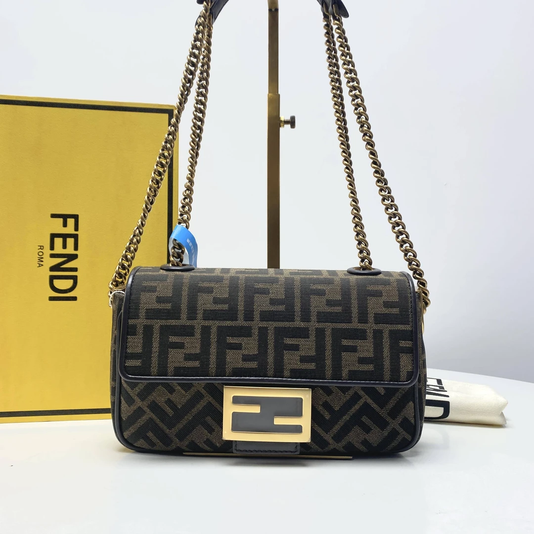 胖虎安安/芬迪/95新/公价0/箱包/斜挎包/312502180117