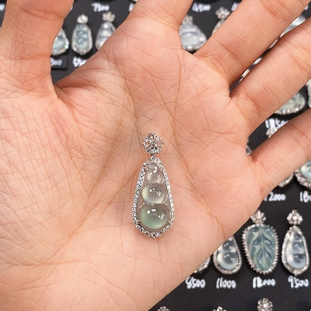 颈饰18K金镶嵌翡翠天然缅甸A货翡翠福豆