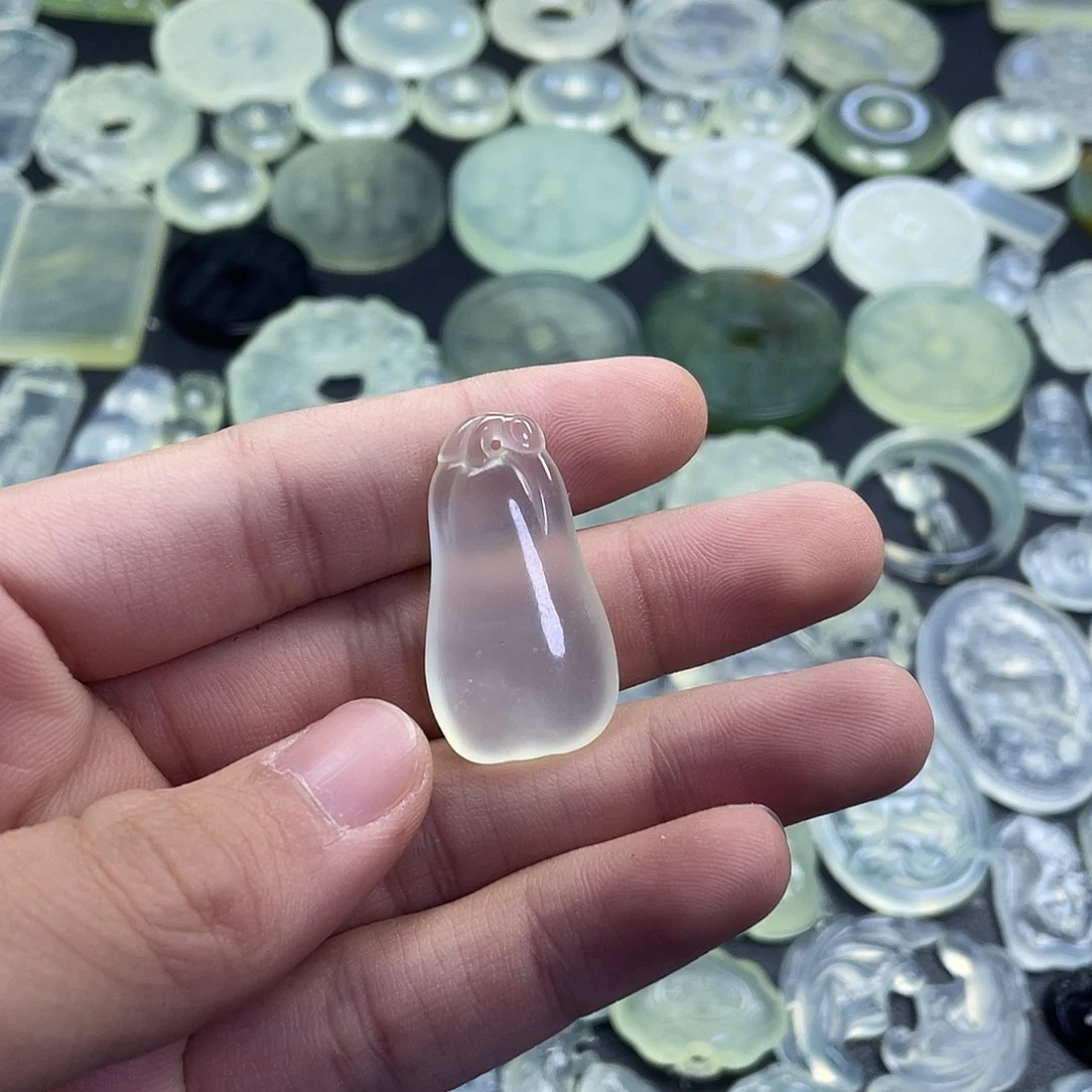 岫玉未镶嵌颈饰福瓜