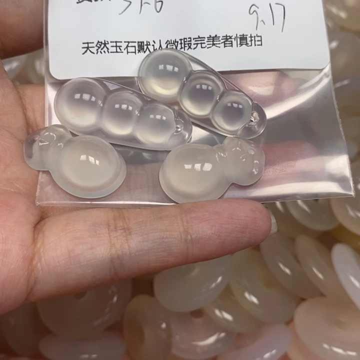 浅***安未镶嵌颈饰玛瑙/玉髓
