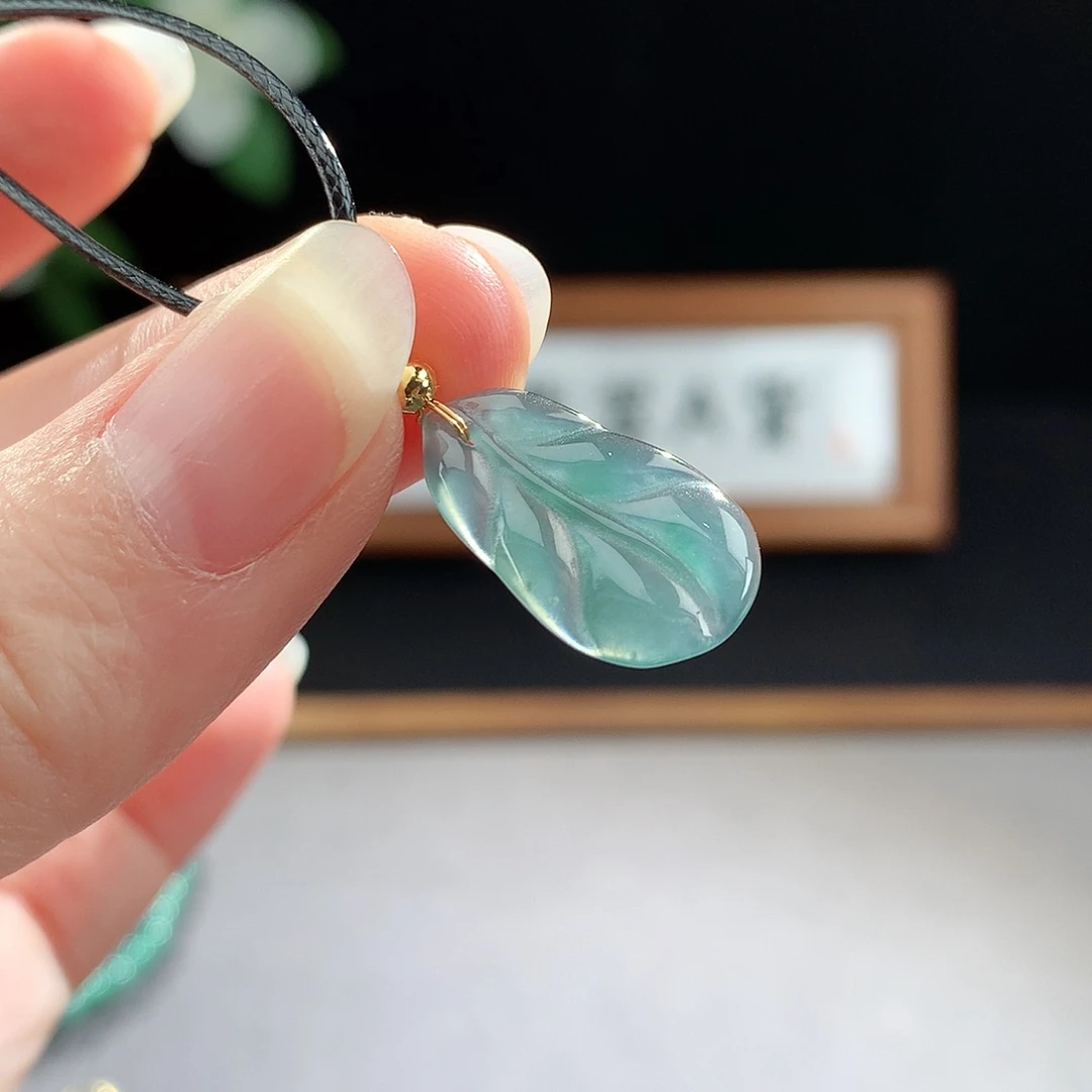 未镶嵌手镯（圆镯）翡翠