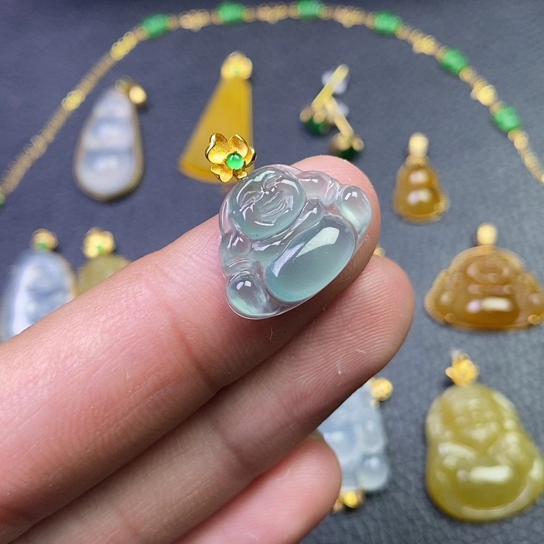 颈饰18K金镶嵌翡翠