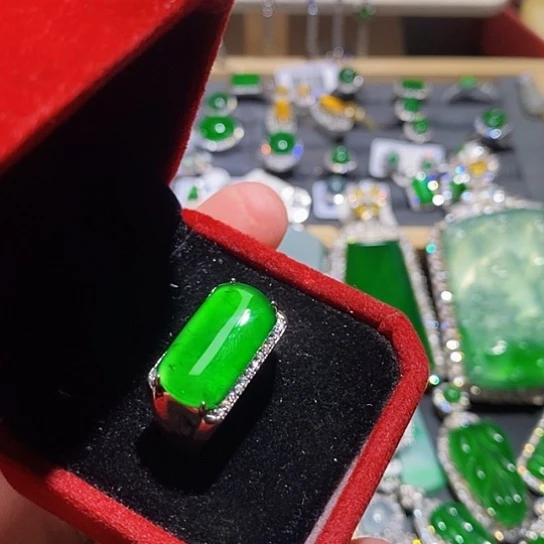 翡翠未镶嵌戒指戒指