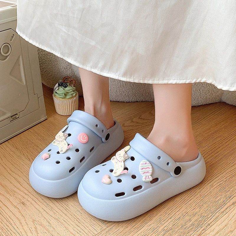 卡通可爱小猫小鱼洞洞鞋女款外穿配裙子2025新款防滑凉鞋拖鞋女夏