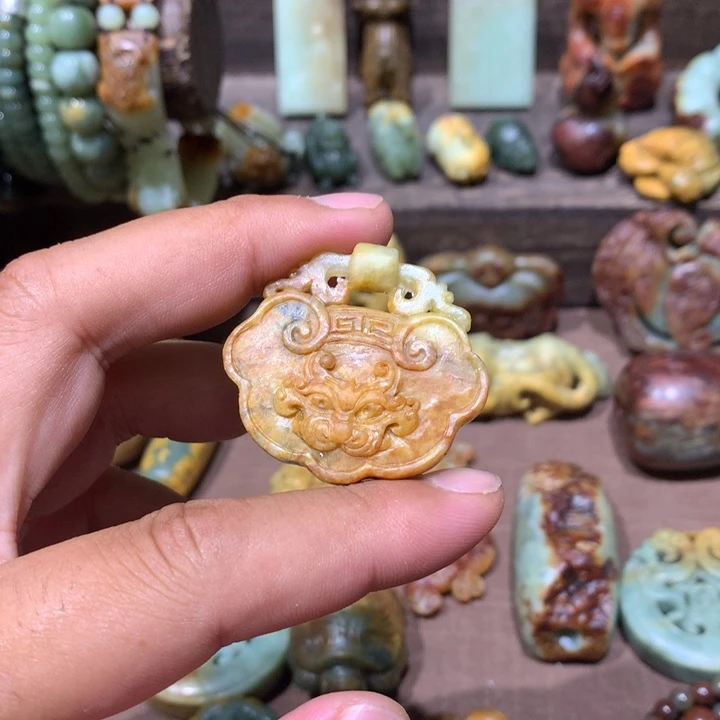 岫岩河磨玉（透闪石质玉）未镶嵌把件