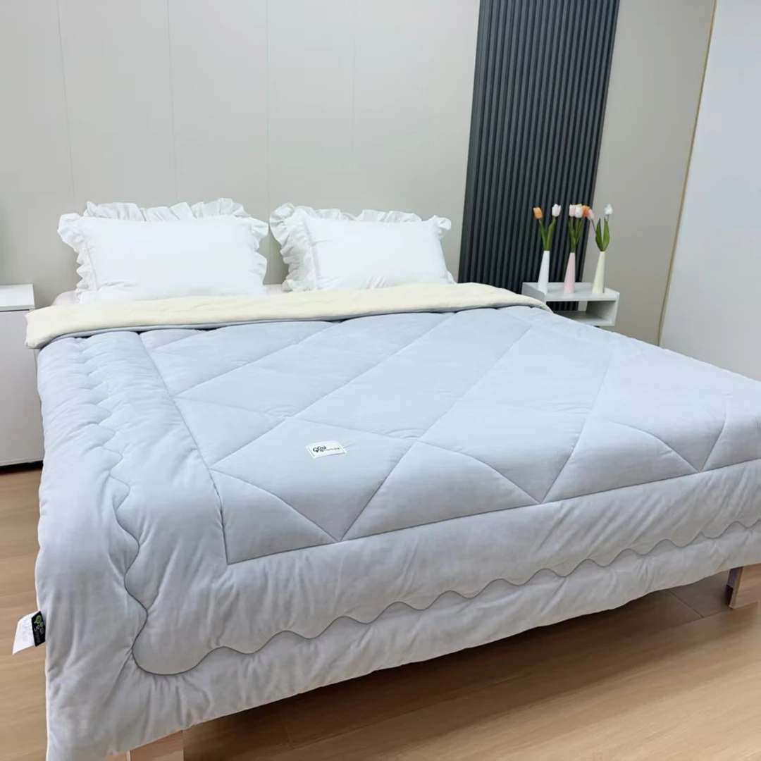 出韩单-纯色双面绒厚被-冬被-蓬松透气保暖-可机洗-F