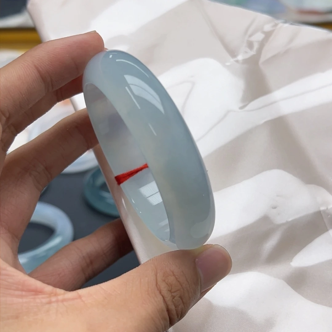 翡翠手镯未镶嵌轮胎