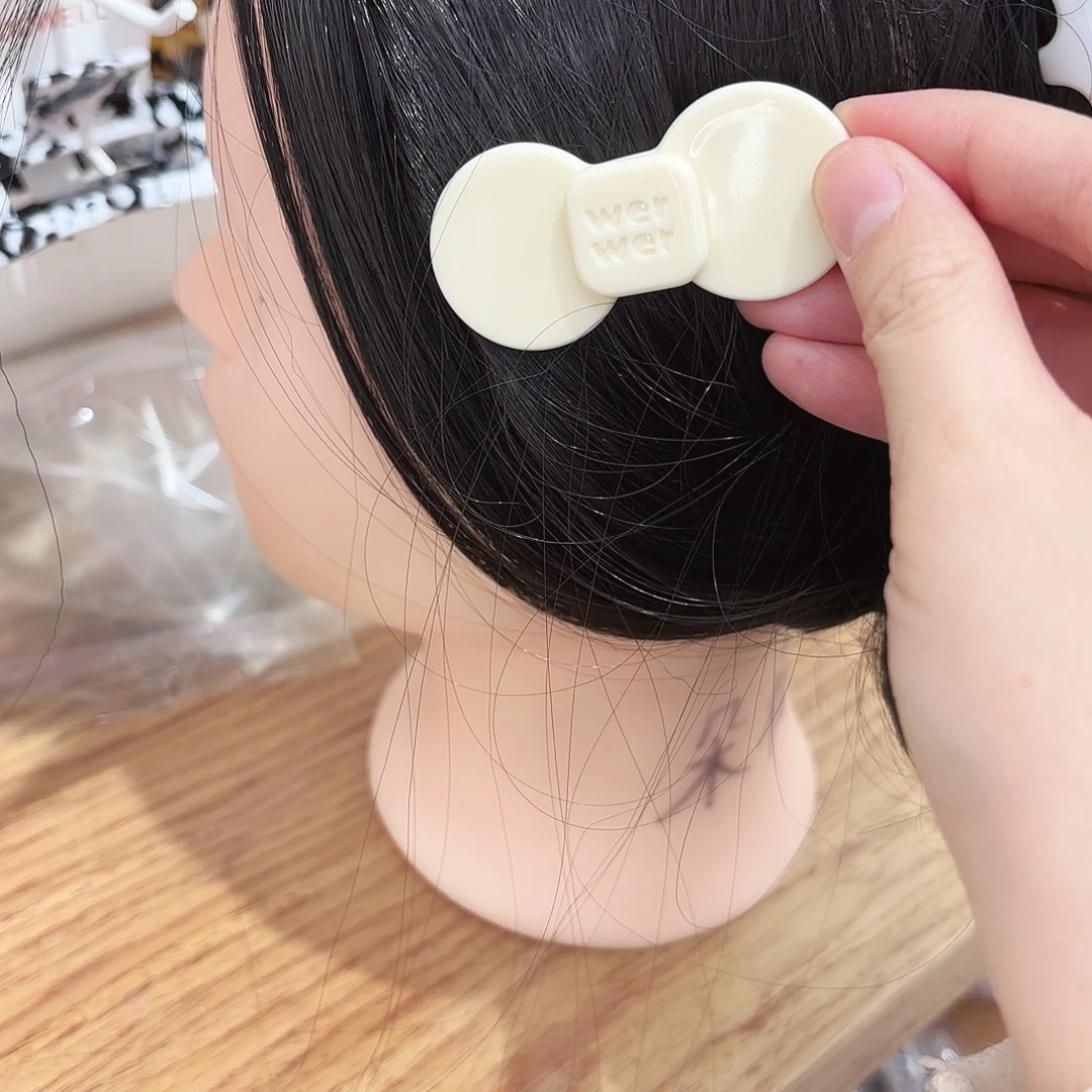 皮质铁合金中号蝴蝶结奶黄