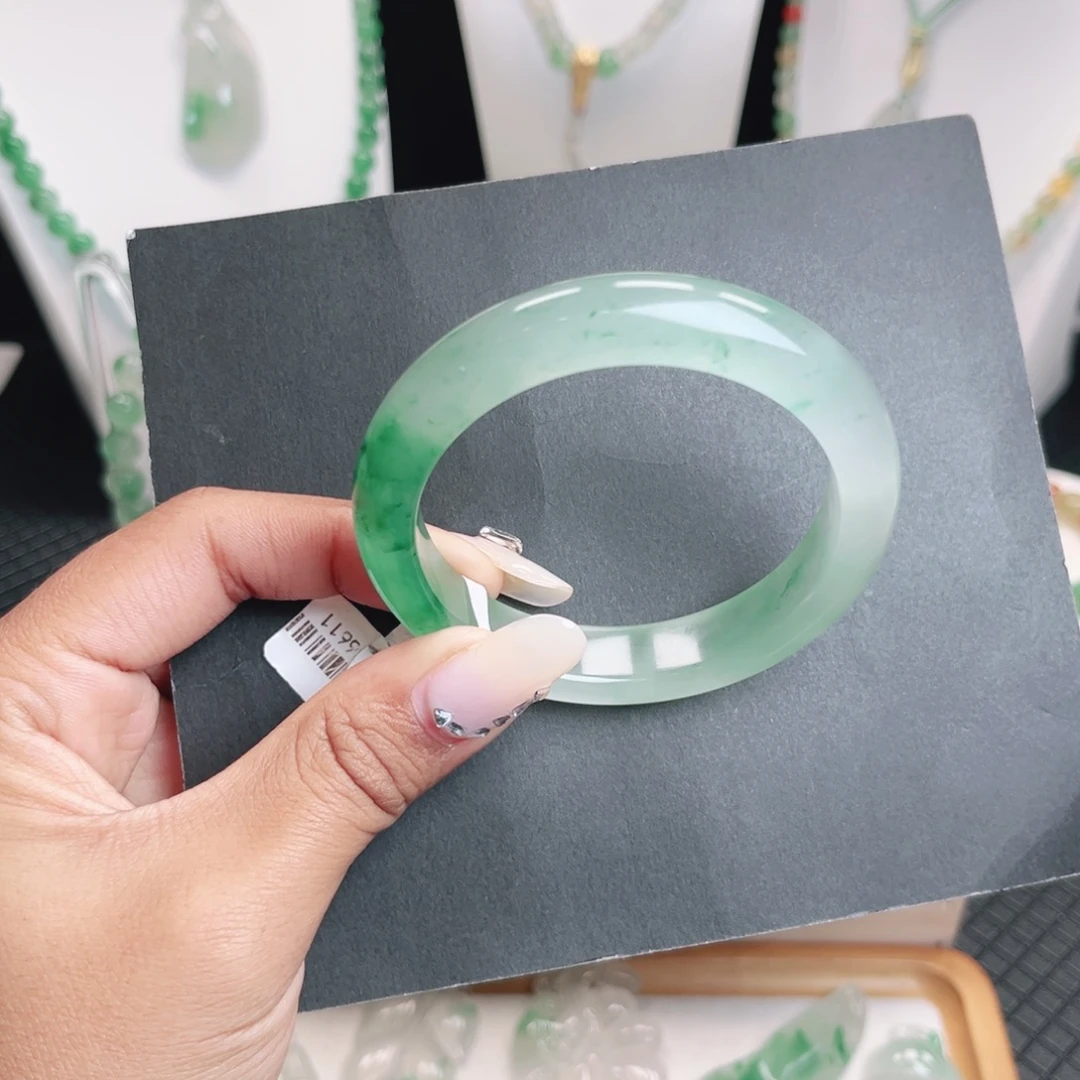 石英质玉未镶嵌手镯