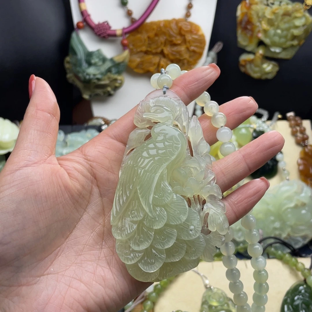 未镶嵌蛇纹石玉颈饰