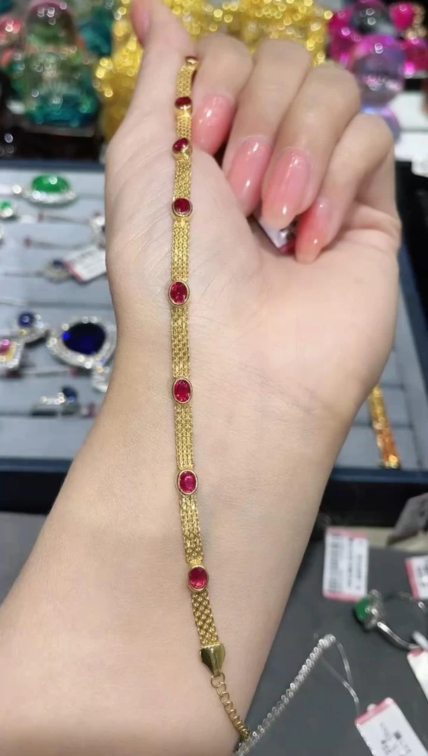 18K金镶嵌天然无烧红宝石手链坦克链