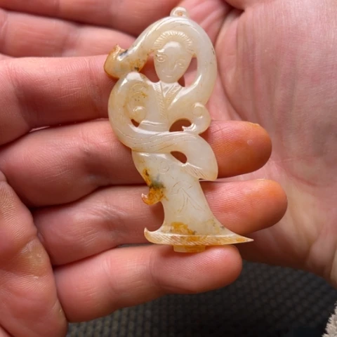 和田玉未镶嵌把件