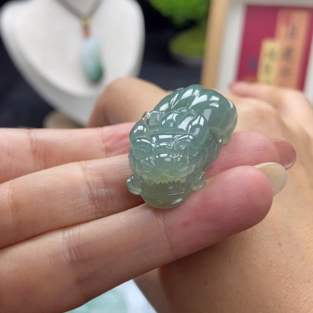 颈饰未镶嵌翡翠A20 湖水绿 大肚貔貅