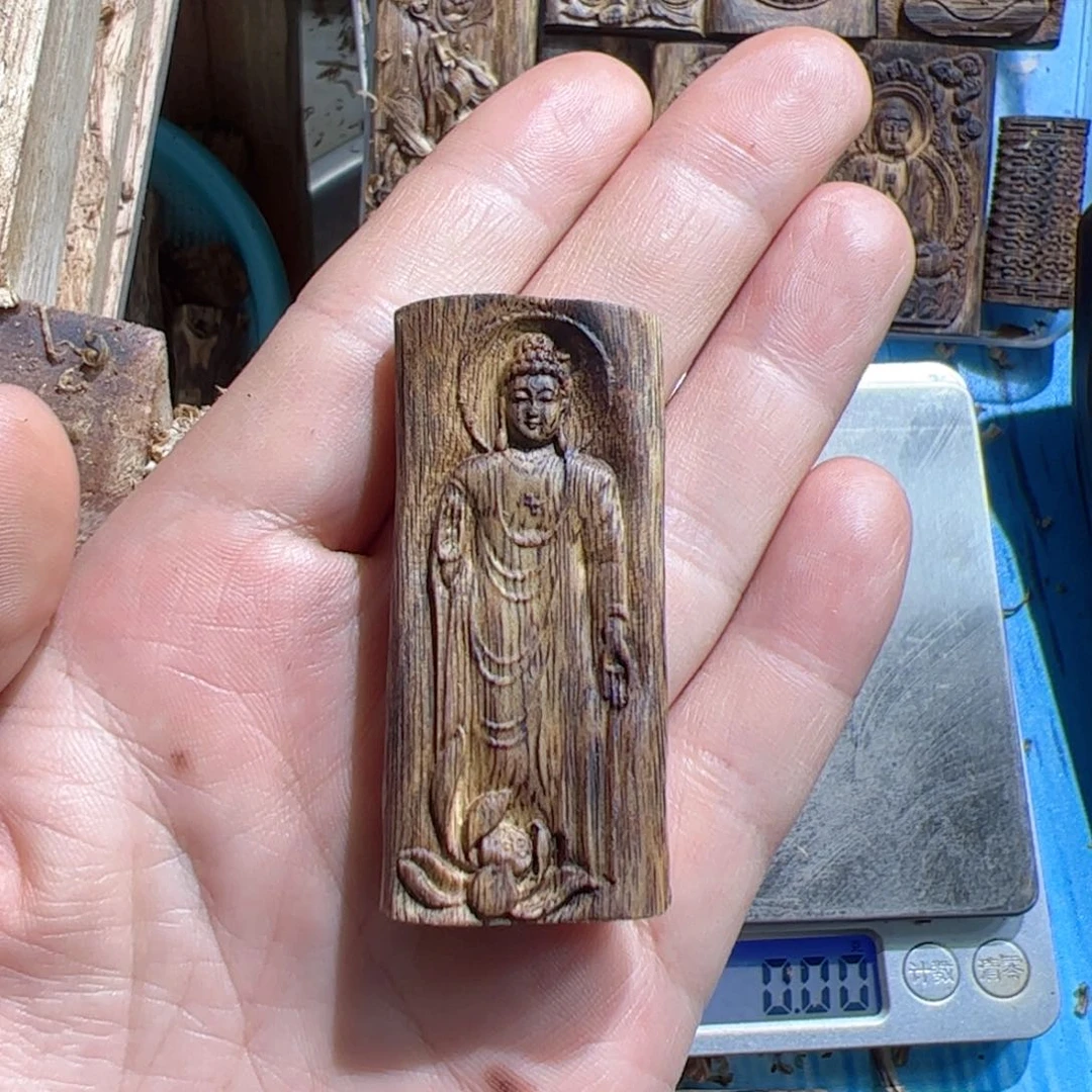 沉香吊坠白棋大日如来5.9克