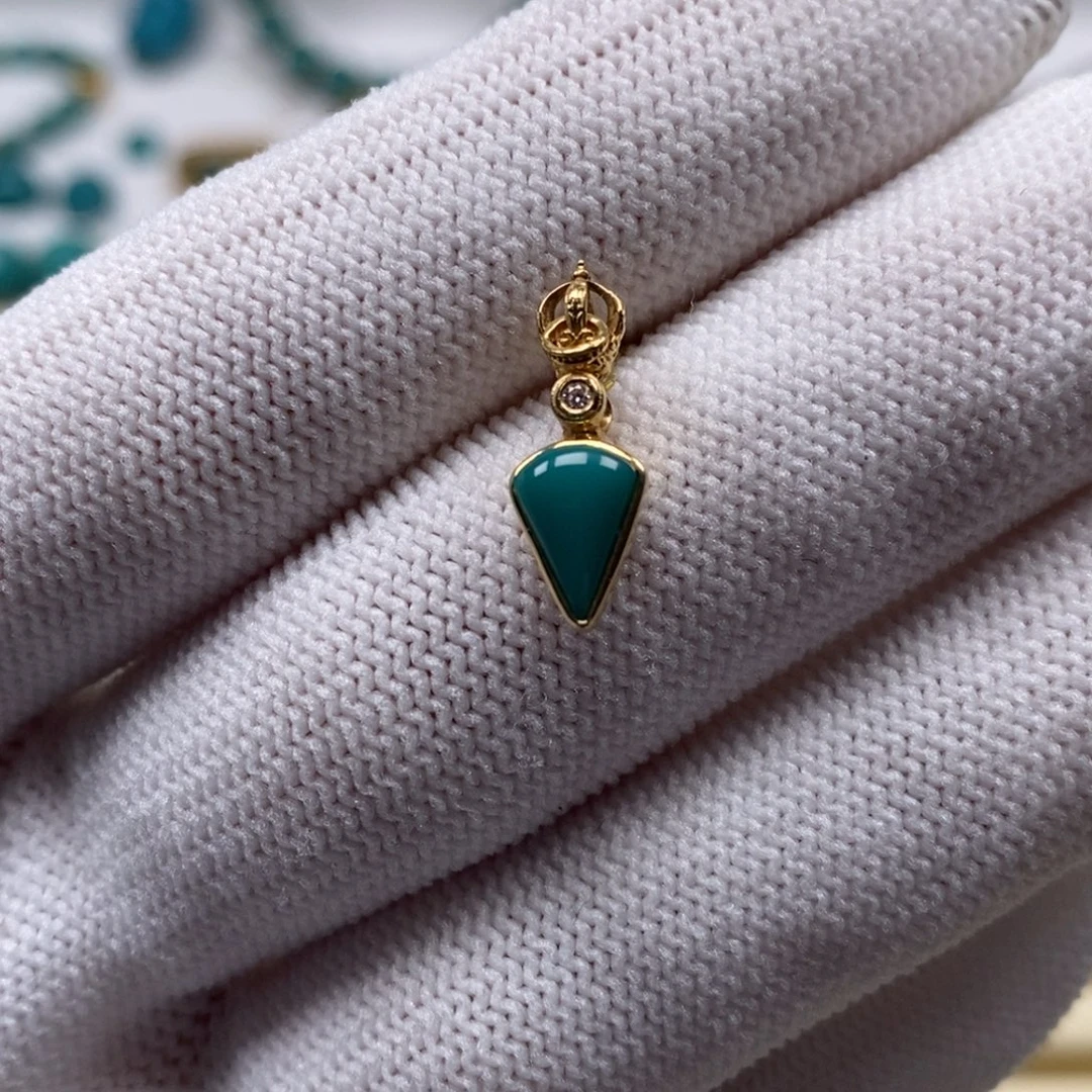 绿松石18K金镶嵌珠宝奇石金刚杵背云